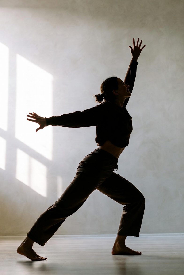 Malam yang Lembut dan Ringan: Gerakan Kecil Sebelum Tidur yang Membuat Akhir Hari Terasa Lebih Tenang dan Puas